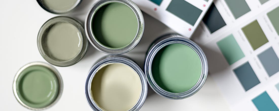 Potten verf rechthoekig beeld header Weg schilderstress: zo kies je de juiste verfsoort voor jouw klus in huis