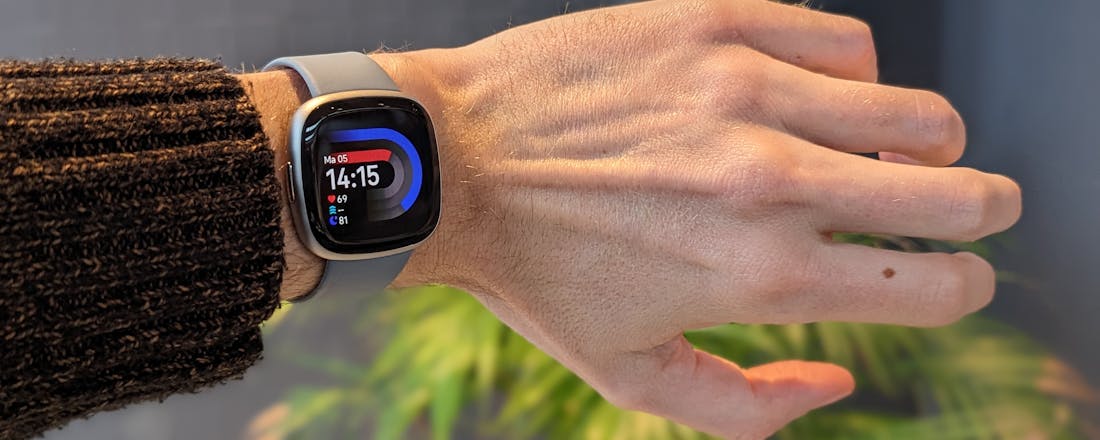 Fitbit Versa 4 - Kaal sporthorloge