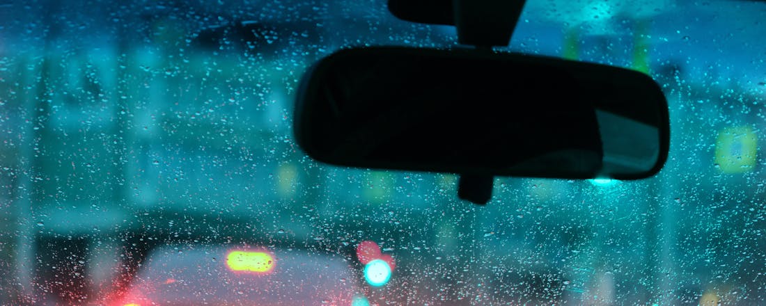 Auto raam regen verkeer Autorijden van de toekomst: camera’s vervangen autoruit