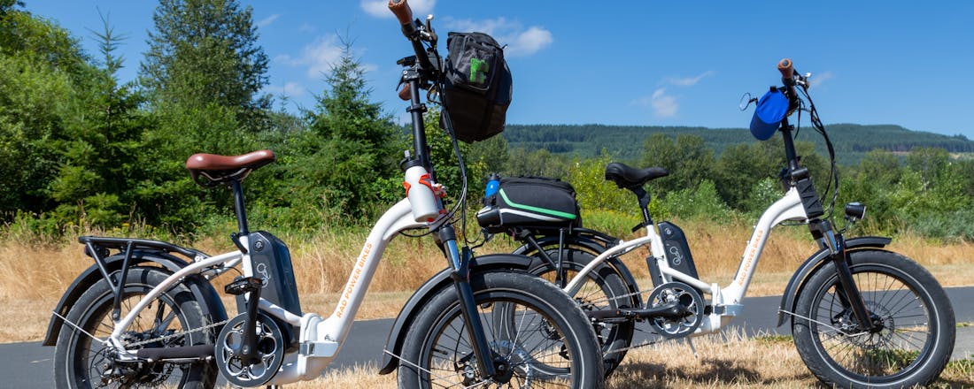 Twee elektrische vouwfietsen Opvouwen, meenemen en fietsen maar: alles over de elektrische vouwfiets