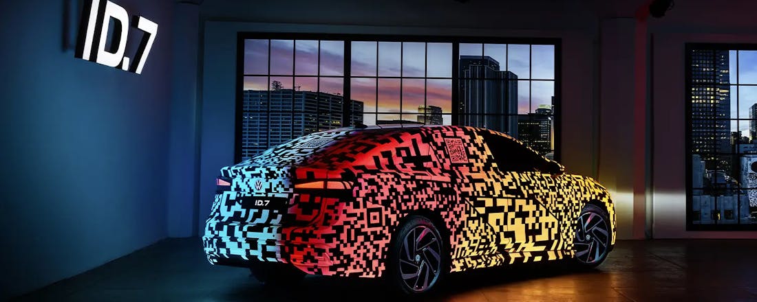 Volkswagen ID7 Prototype auto verandert van kleur