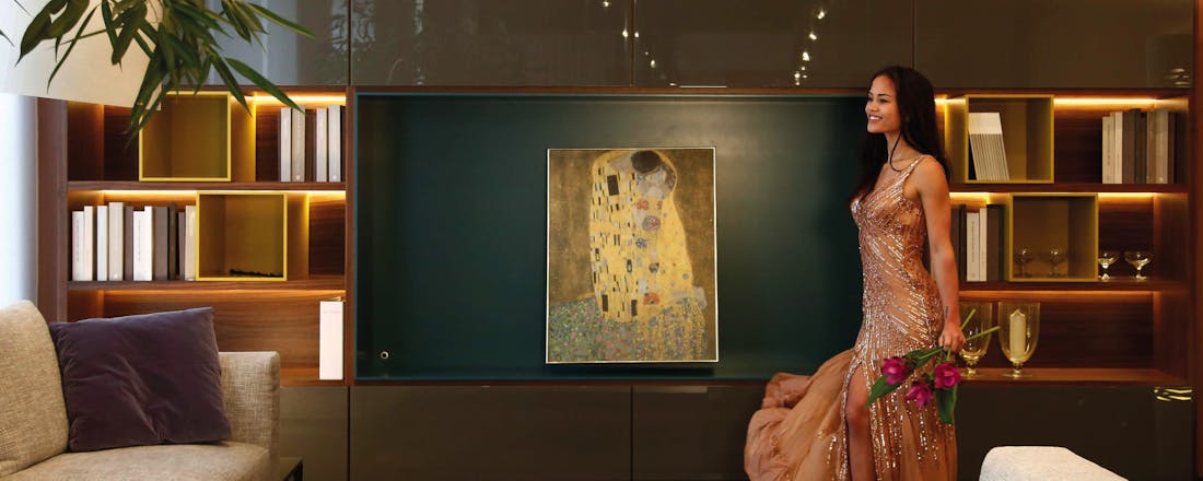 Het paneel met het kunstwerk is hier de infrarood-verwarming. verwarming infraroodpaneel Is het een schilderij? Een spiegel? Nee, het is infraroodverwarming!