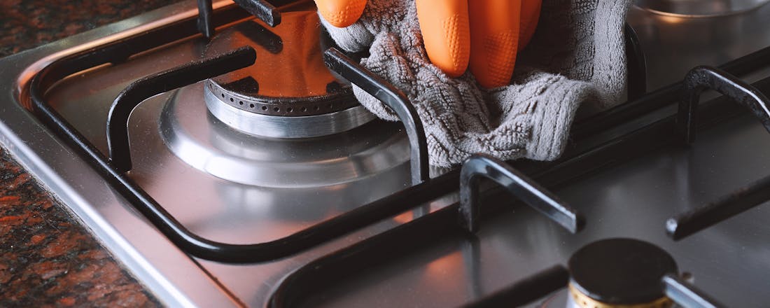 Gasfornuis schoonmaken Dag vet en viezigheid: in sneltreinvaart het fornuis weer schoon