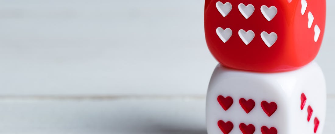 Liefdesdobbelstenen gespiegeld Samen spelen: de spannendste sexspelletjes (en dat bedoelen we héél letterlijk)