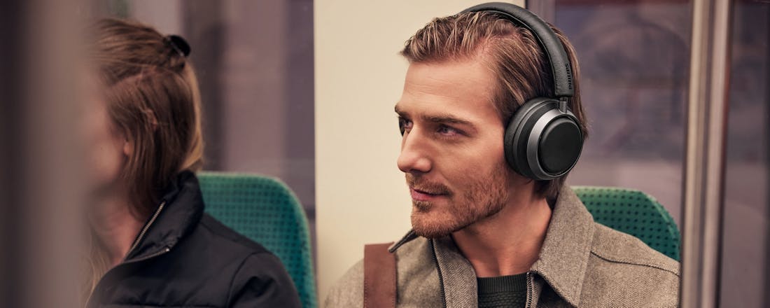 Een over-ears kan heel comfortabel zijn voor lang luisteren. Hoofdtelefoon versus oortjes