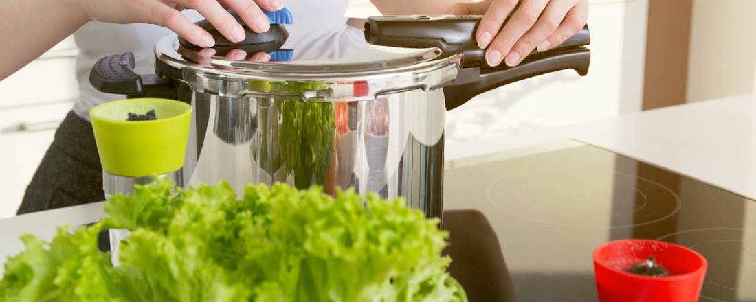 Gezond koken met een snelkookpan Razendsnel wat lekkers op tafel! Ontdek de voor- en nadelen van de snelkookpan