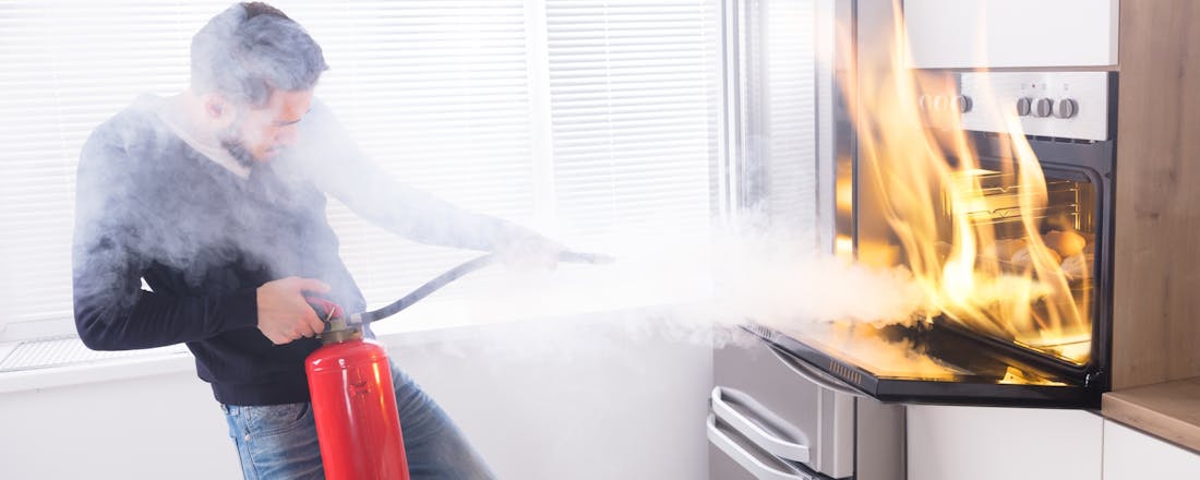 Brand in de oven blussen Schoonmaken voor je eigen veiligheid: zo voorkom je brand