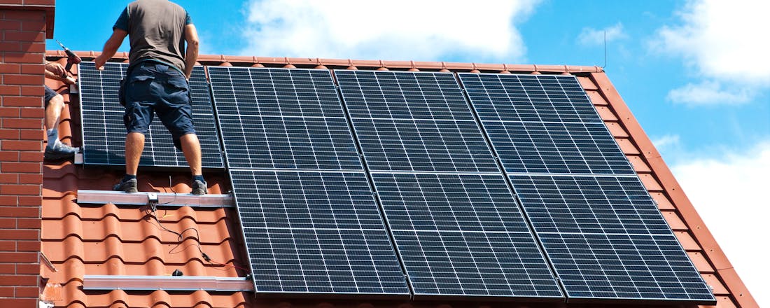 Zonnepanelen op het dak Zonnepanelen te duur? Zo financier je ze!