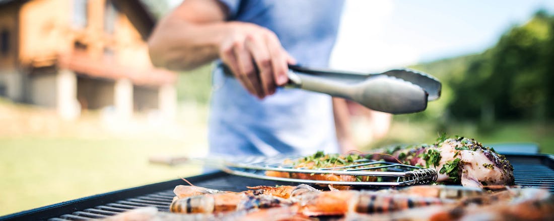 Man die aan het barbecueën is Waar voor je geld: 5 echt goede barbecues