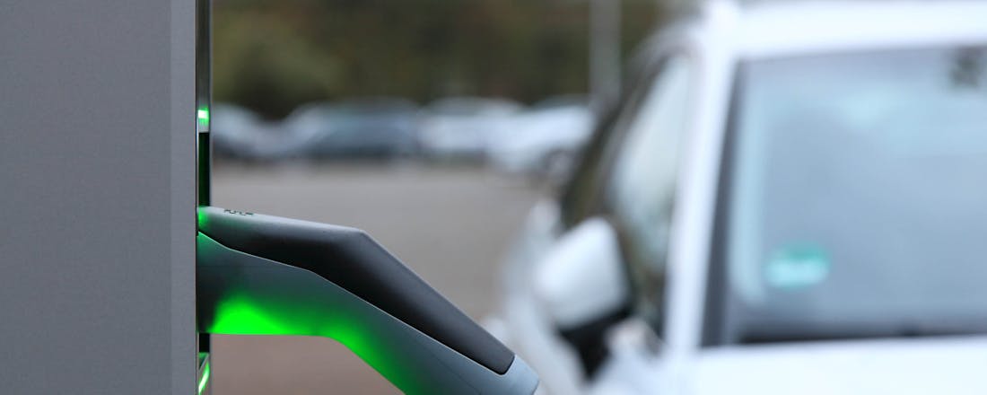 Auto aan laadpaal Kan ik met mijn laadpaal ook terugleveren aan het elektriciteitsnet?