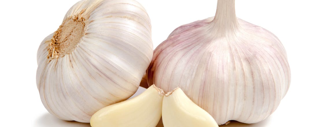 YTS youtubeshort knoflook Knoflook pellen lastig? Niet met deze slimme truc!