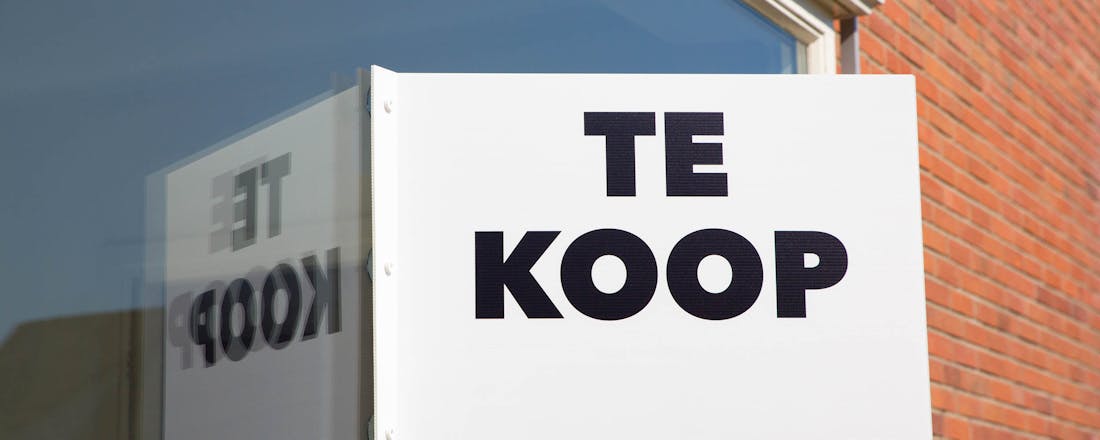 Te koop-bord op huis Werkloos of arbeidsongeschikt? Zo kun je toch je hypotheek blijven betalen