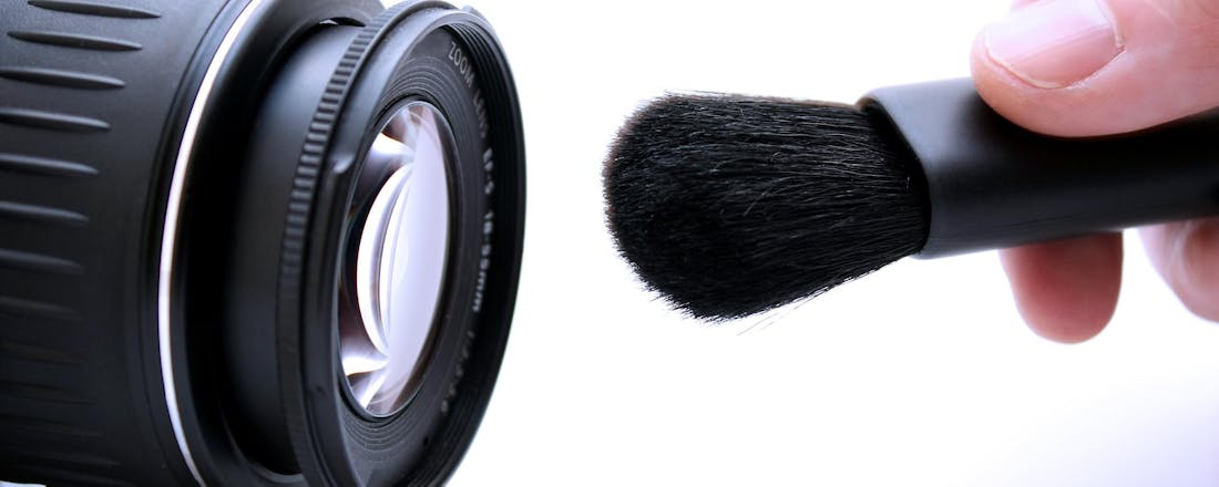 objectief camera schoonmaken kwast Zo maak je je camera goed schoon in drie stappen