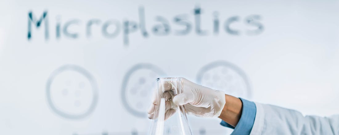 Microplastics in laboratorium Microplastics in de wasmachine: het onzichtbare gevaar van onze kleding