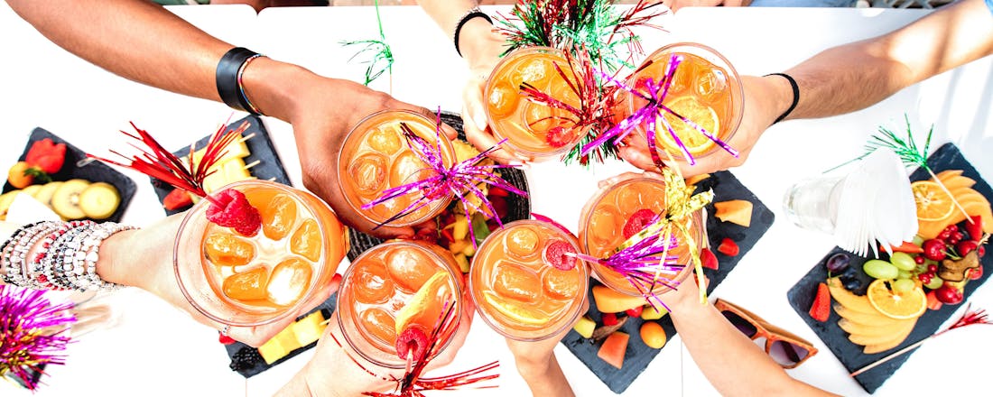 Feestje met cocktails 6 items die jouw zomerfeest helemaal compleet maken