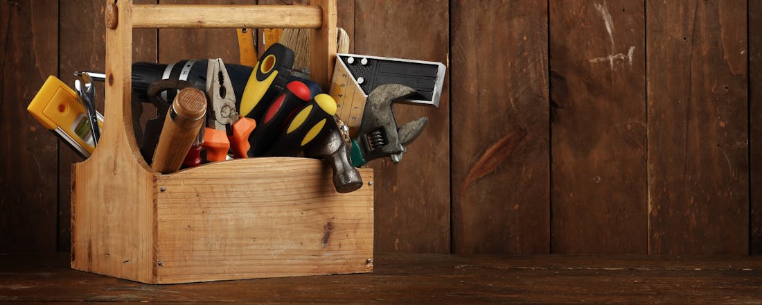 Een gereedschapskist vol met handgereedschap Het belangrijkste gereedschap voor elke hobbyklusser