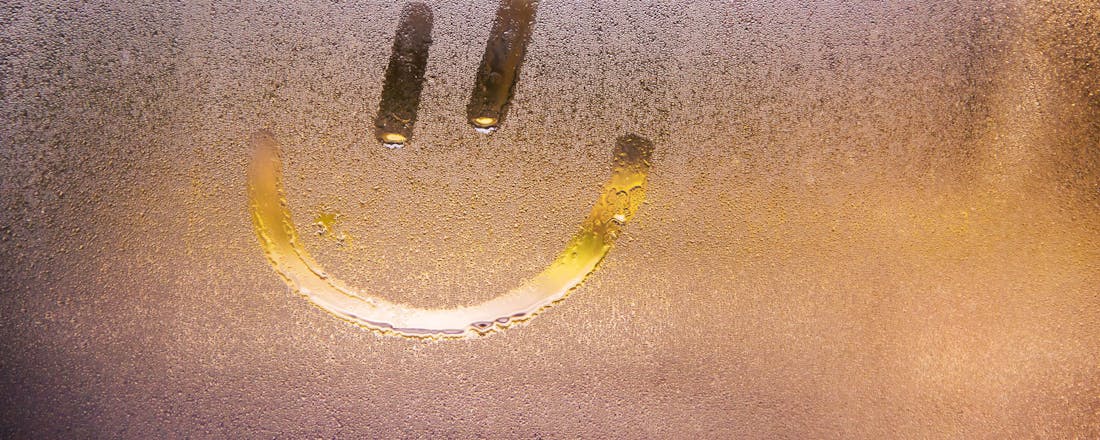 Smiley beslagen spiegel Helder! Zo heb je nooit meer last van een beslagen badkamerspiegel
