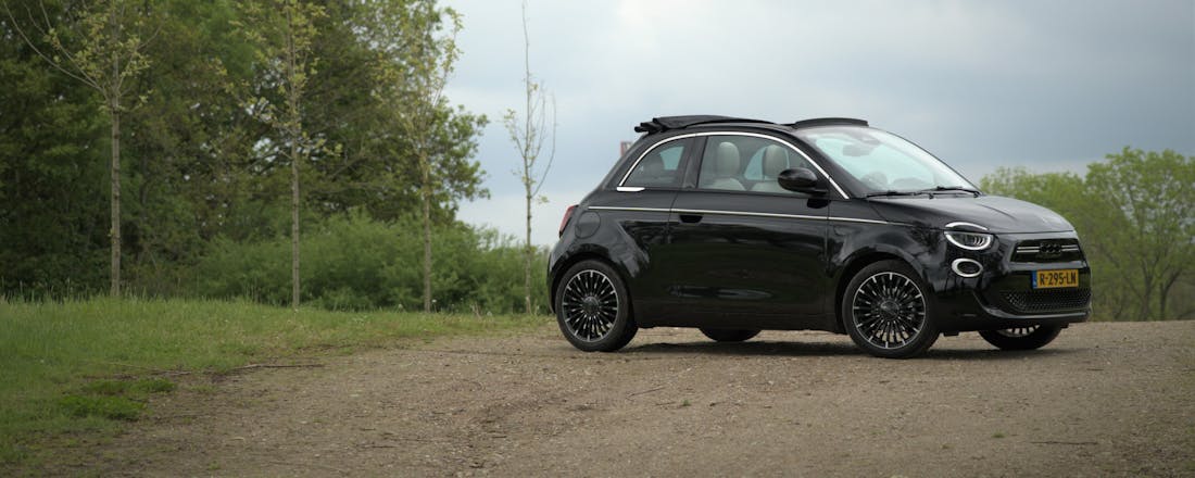 Review Fiat 500e Cabrio - Foto: © Igor Stuifzand (ID.nl) Review Fiat 500e Cabrio: De leukste elektrische auto van dit moment!