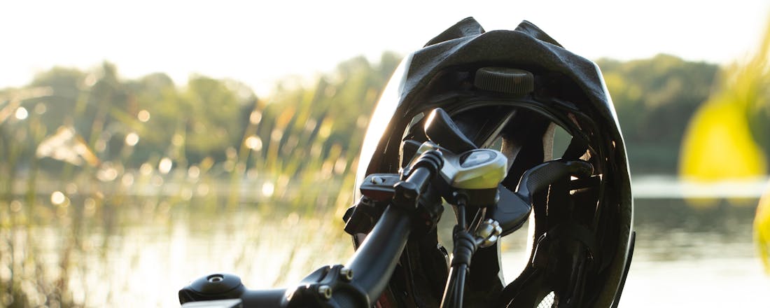 Veiligheid ebike fiets helm Veilig rijden op een e-bike: zo fiets je zonder ongelukken