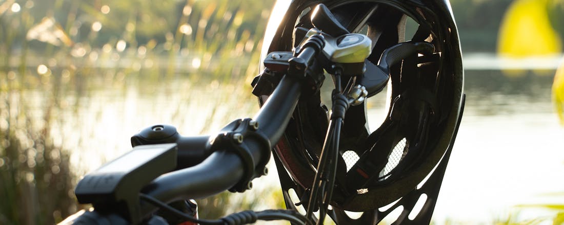 Veiligheid ebike fiets helm Onderhoud, snelheid en een fietshelm: zo fiets je veilig op je e-bike