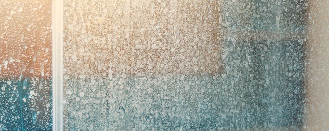 Heldere tips: zo maak je je glazen douchedeur schoon