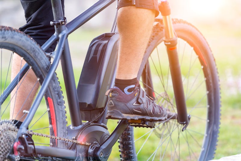 Close-up van een elektrische mountainbike