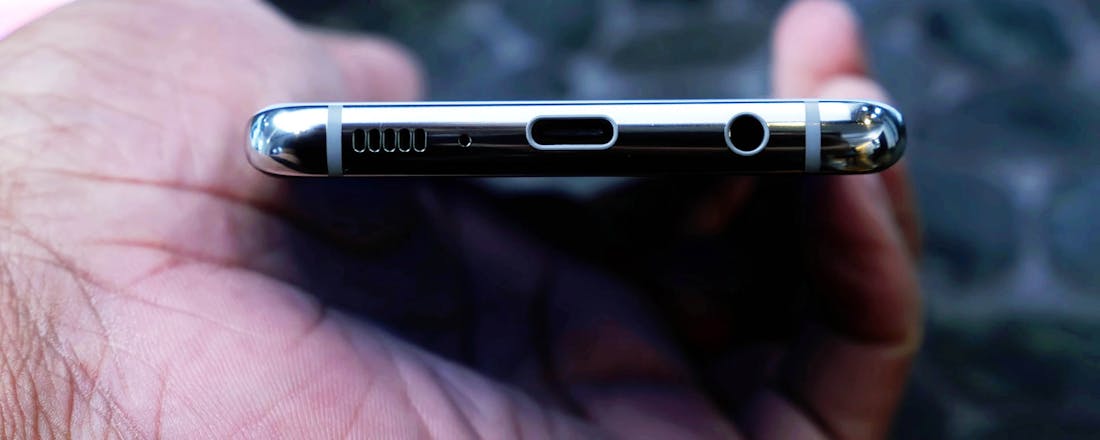 Microfoon en speaker onderzijde smartphone 👂 Zo voorkom je dat je Android-smartphone continu meeluistert