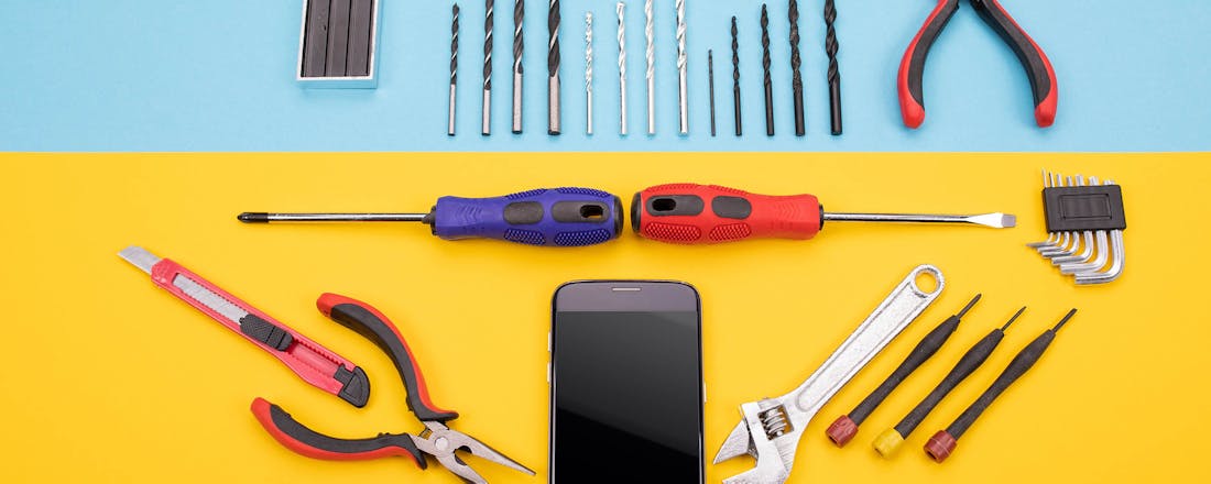 smartphone met gereedschap Doe-het-zelver? Hierom is de iPhone onmisbaar gereedschap!