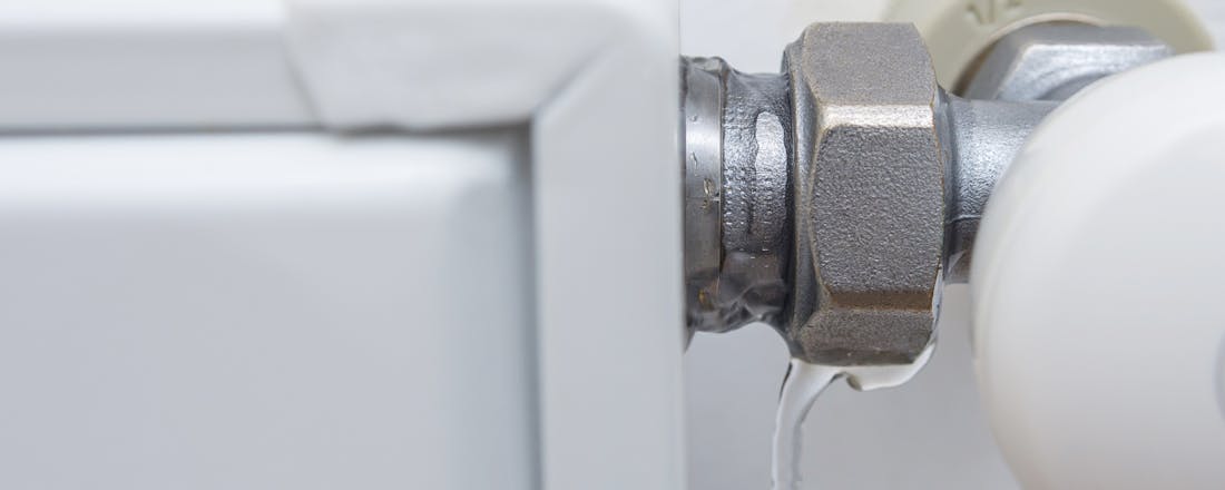 Water lekt uit een radiator Zo repareer je een lekkende radiator