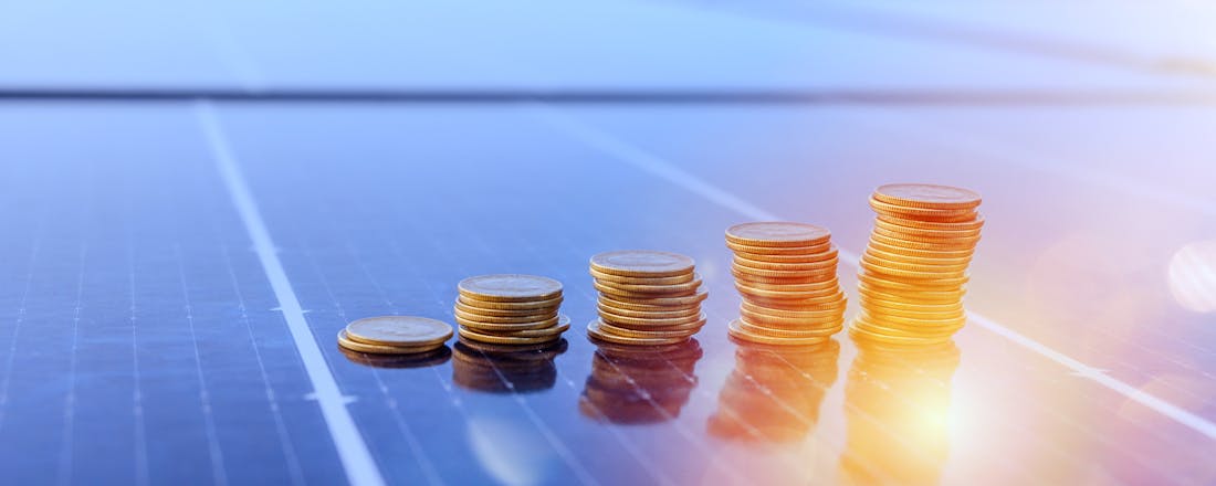 Geld besparen zonnepanelen salderen Salderen per maand: waarom het een slecht idee is