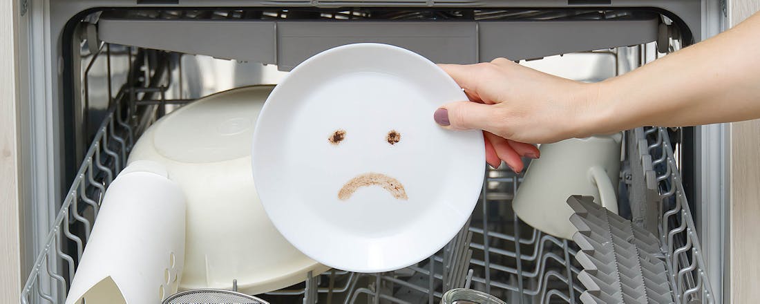 Vuile vaat Videotip: Vieze vaatwasser? Zo is-ie supersnel weer schoon & fris