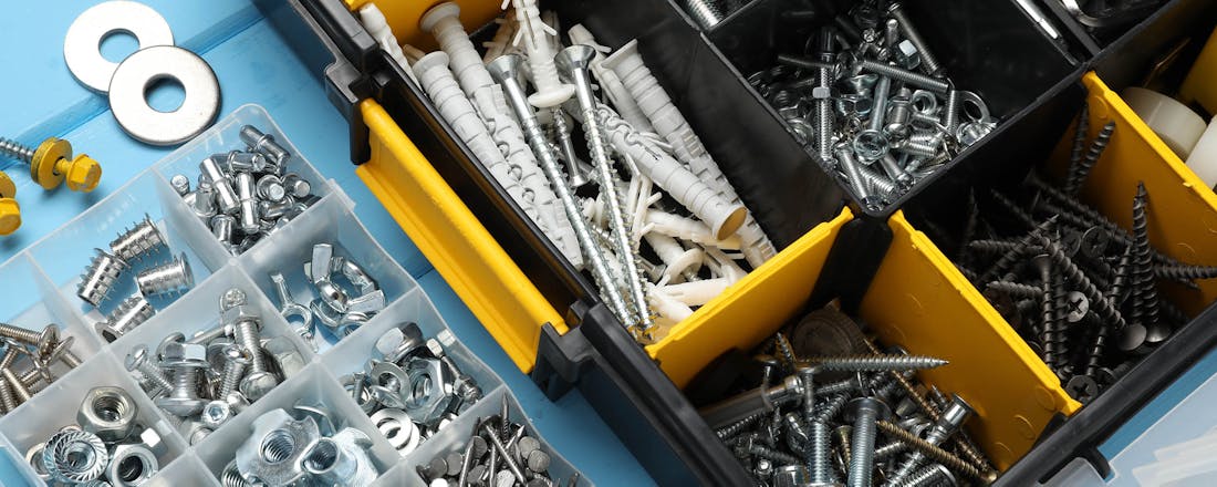 Schroeven, bouten en moeren in koffertje Schroeven, pluggen, bouten en moeren: even je kluskennis bijspijkeren!