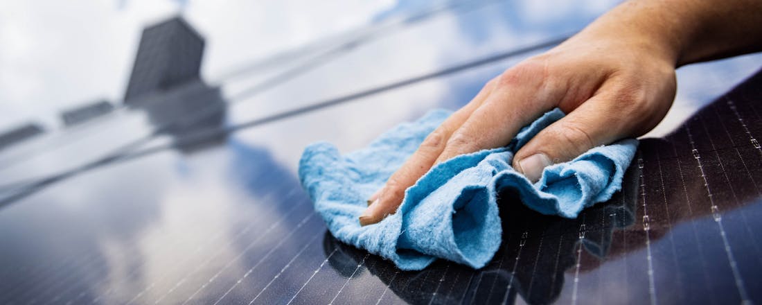 Zonnepanelen schoonmaken Zonnepanelen onderhouden: moet dat?!