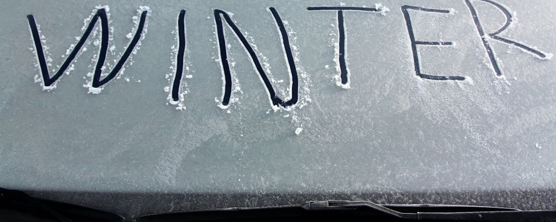 Winter bevroren autoruiten ❄ Spuiten en bikken: je auto ijsvrij in een handomdraai