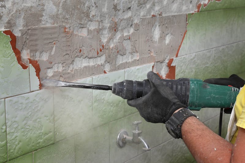 tegels van muur halen