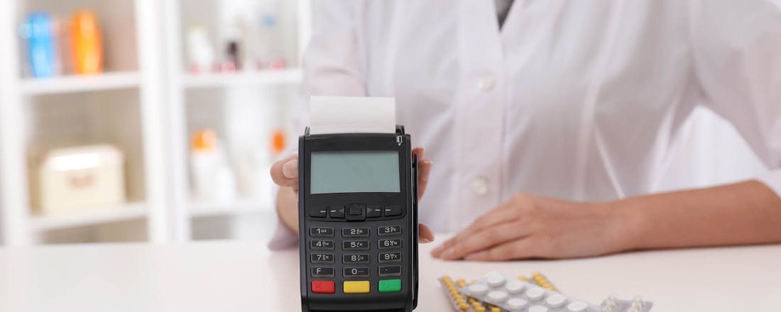 Pinnen bij de apotheek Deze zorgkosten betaalt je basisverzekering niet