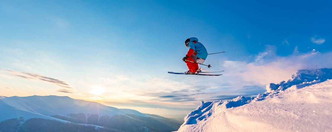 Actiefoto skiër Op wintersport? Zo maak je de mooiste (actie)foto’s in de sneeuw