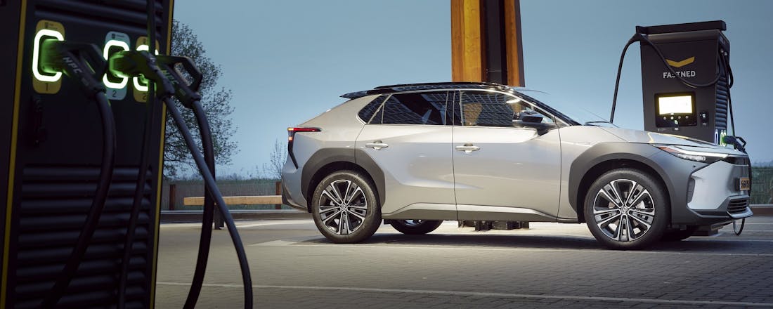 Toyota bZ4X (2024) in prijs verlaagd Tel uit je winst: bijna 6.000 euro korting op elektrische Toyota bZ4X