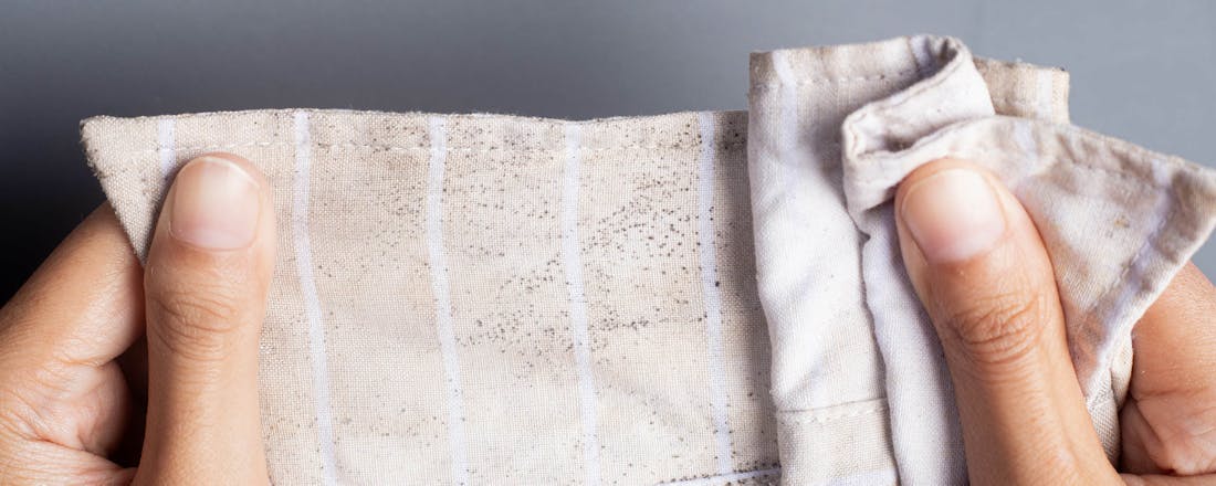 Schimmel op overhemd Zo krijg je schimmel uit kleding en textiel
