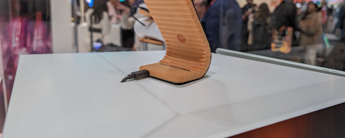 Lenovo komt met buigzame telefoon en laptop met doorzichtig scherm