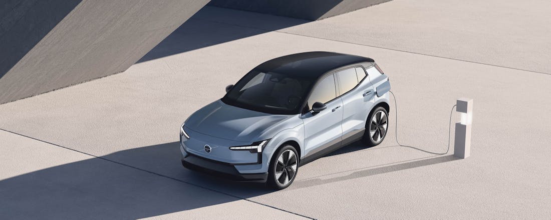 Volvo EX30 Volvo zet in op software voor 30 procent sneller laden