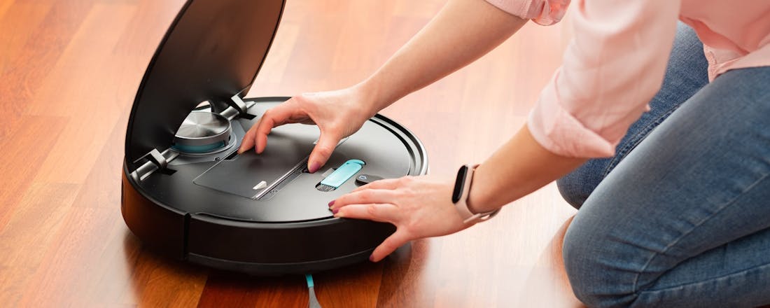 Robotstofzuiger openmaken Robotstofzuiger vastgelopen? Zo los je de meestvoorkomende problemen op