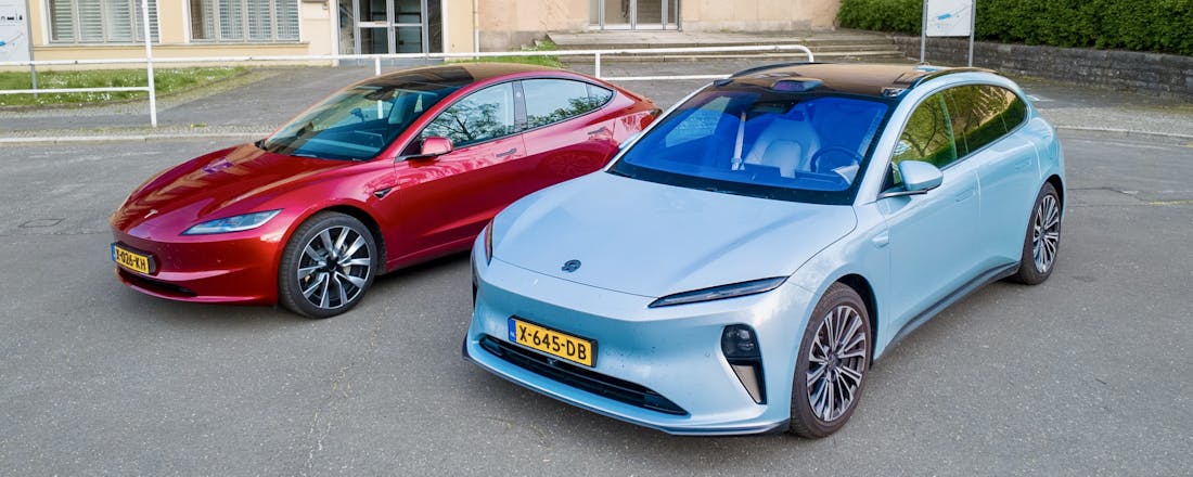 Nio versus Tesla, snelladen of swappen? Wat is sneller Wat is sneller: snelladen of batterij wisselen? Wij zochten het uit!