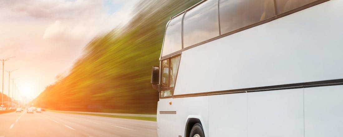 Vertraging tijdens een busreis? Zo krijg je compensatie!