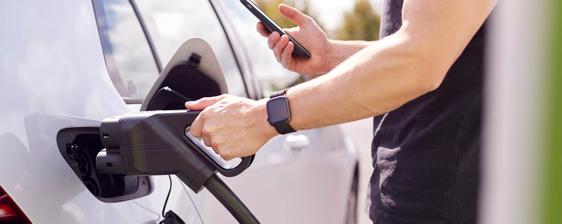 Auto opladen Snelladen: is dat slecht voor de accu van je elektrische auto?