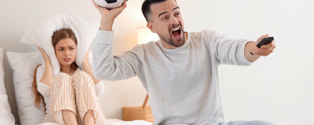 Voetbal kijken in de slaapkamer Waar voor je geld: 5 goedkope slaapkamer-tv’s (hallo EK Voetbal!)