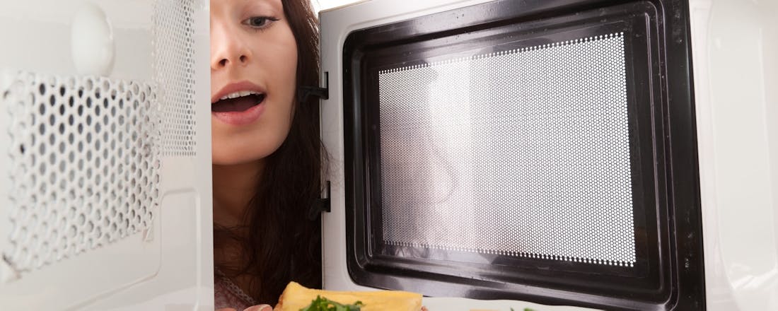 Kaas toast in de magnetron Waar voor je geld: 5 betaalbare inbouw-combimagnetrons van max 600 euro