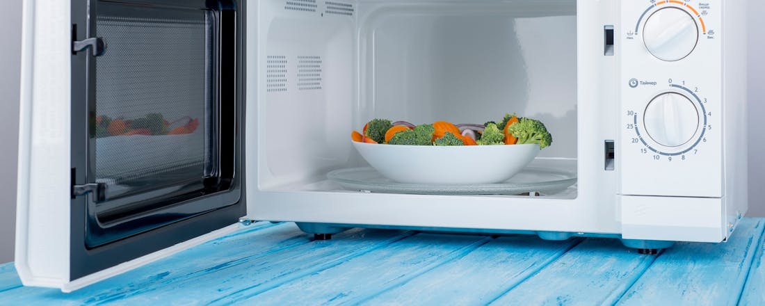 Open magnetron met bord groente Herontdek je magnetron: je kunt er veel meer mee dan je denkt!
