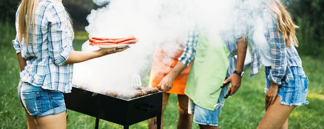 Rokende barbecue BBQ'en zonder burenruzie: tips om rookoverlast te beperken