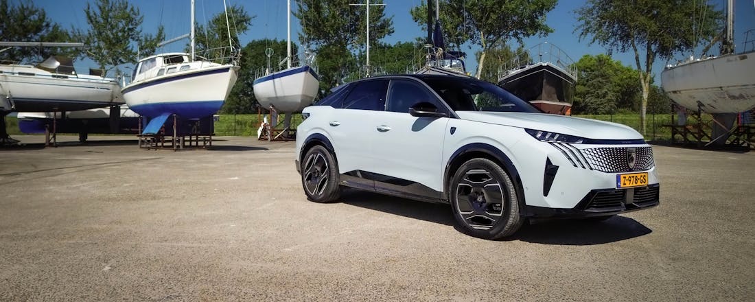 Peugeot e-3008 1000 km in de volledig elektrische Peugeot e-3008